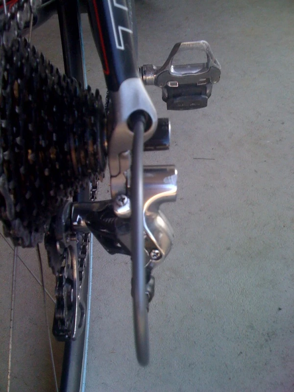 All internal cable routing. Mountings for new Shimano Di2 and most wireless computers.