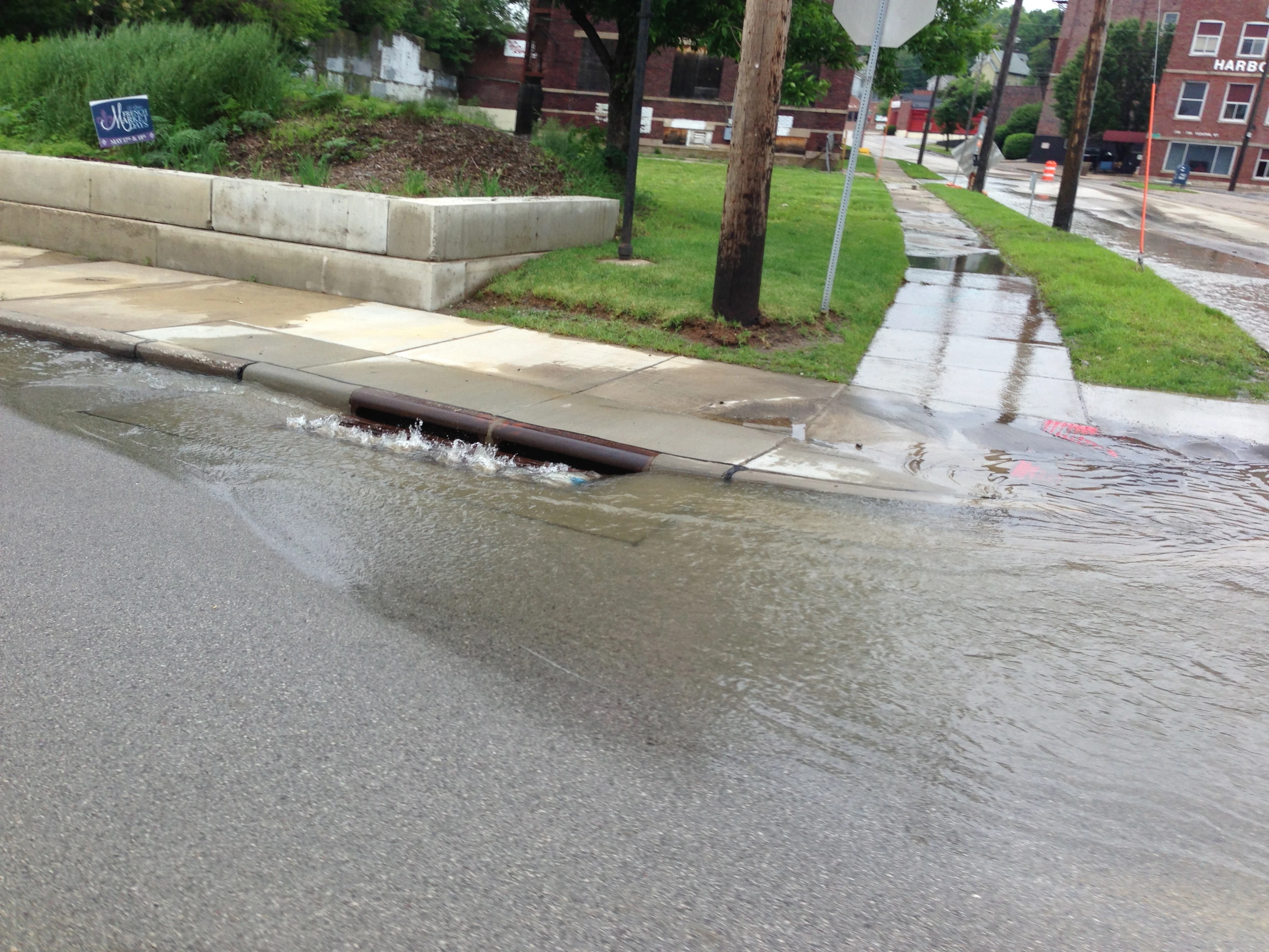 It rained a ton over the weekend. Davenport was flooding everywhere as I rode to the start of the race.