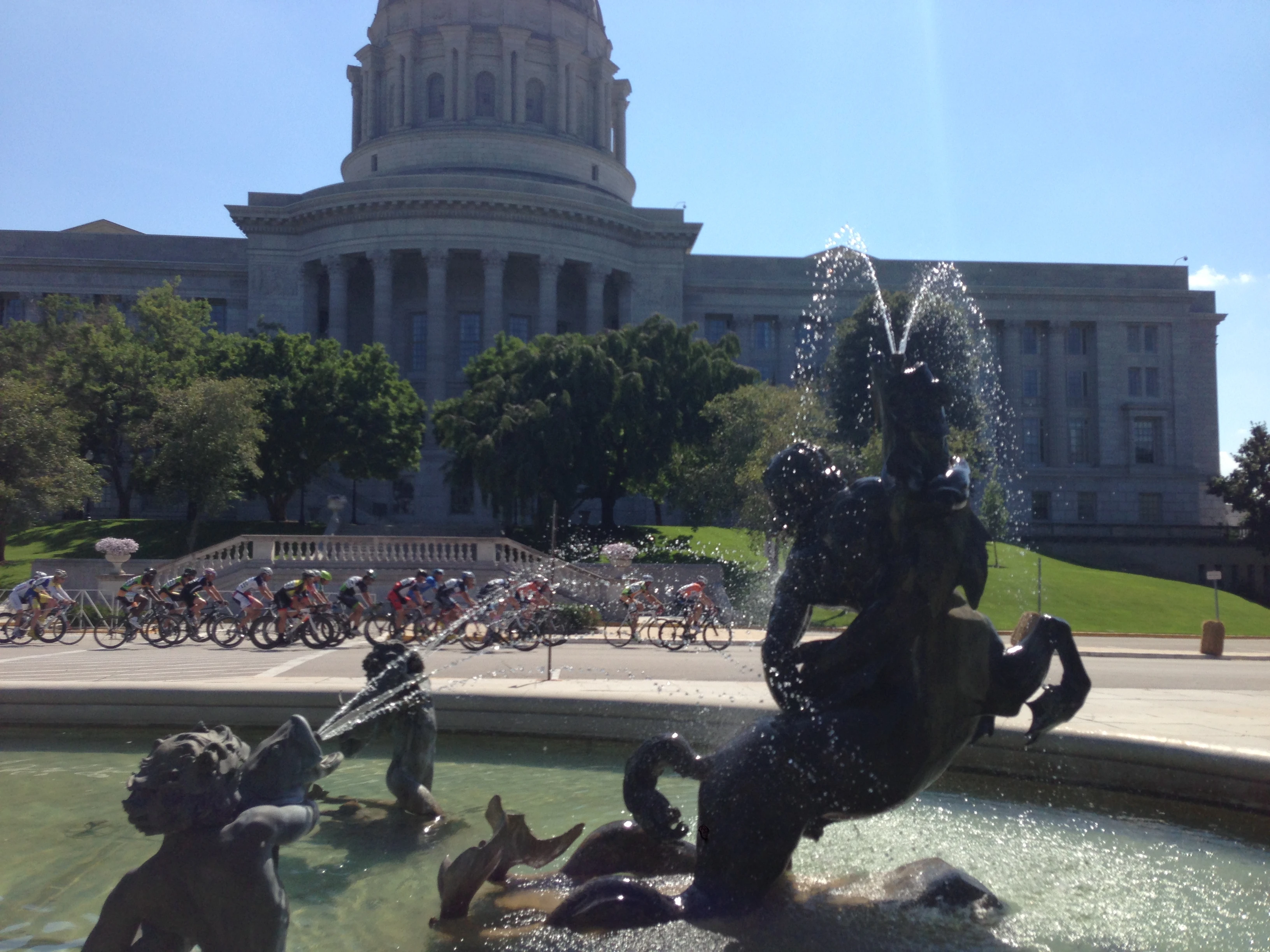 This is the 3rd criterium I&rsquo;ve done in the last couple months that go around a State Capitol Building.