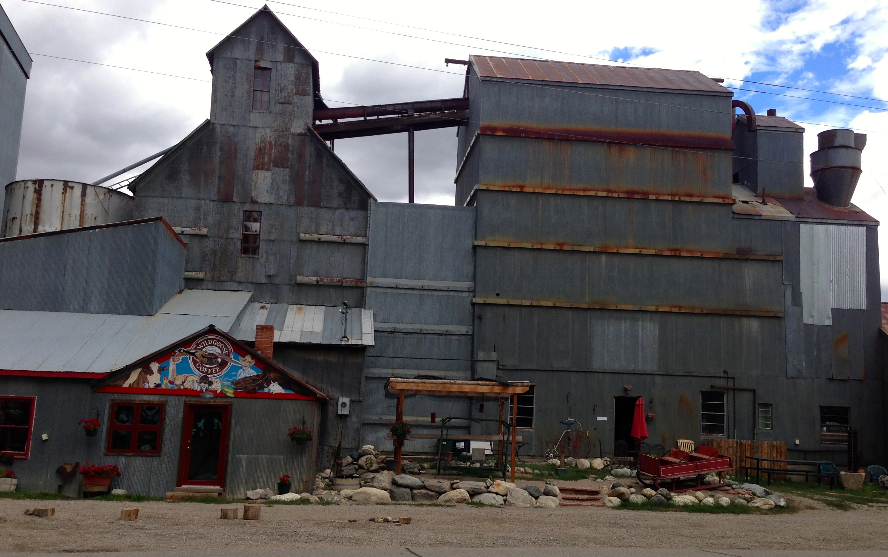 A coffeeshop a bit off the road on Highway 40.