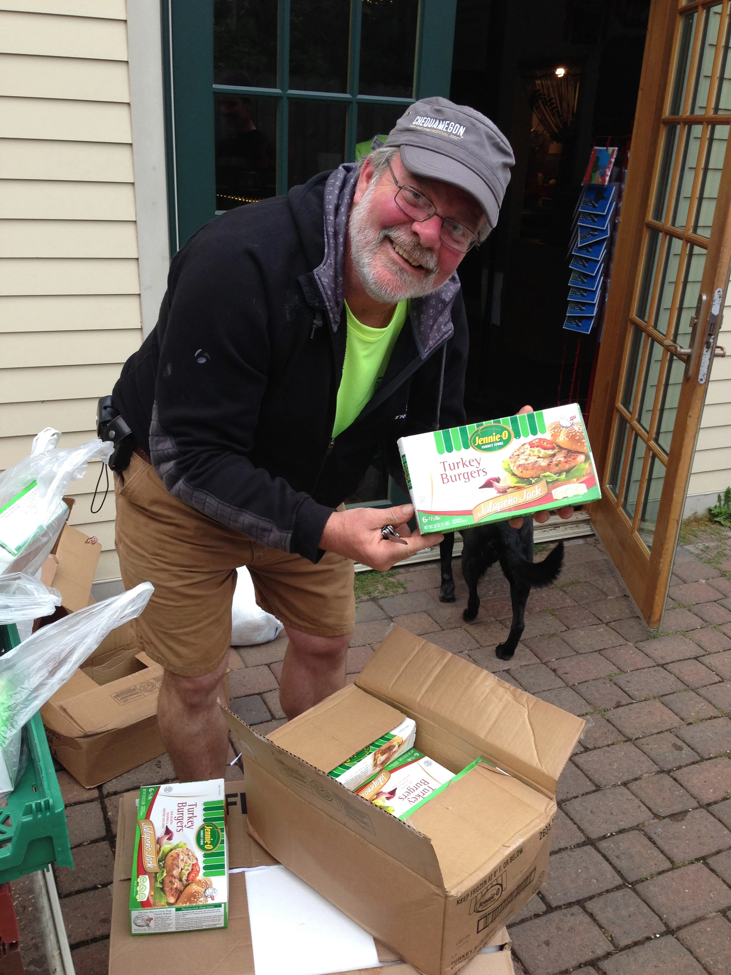 We went to have some dinner with the Chequamegon volunteers at the Rivers Eatery. Here Mr. Fatman, Gary Crandall, is handing out Jalapeno Turkey burgers. Mick cooked some up in the pizza oven and they were pretty good.