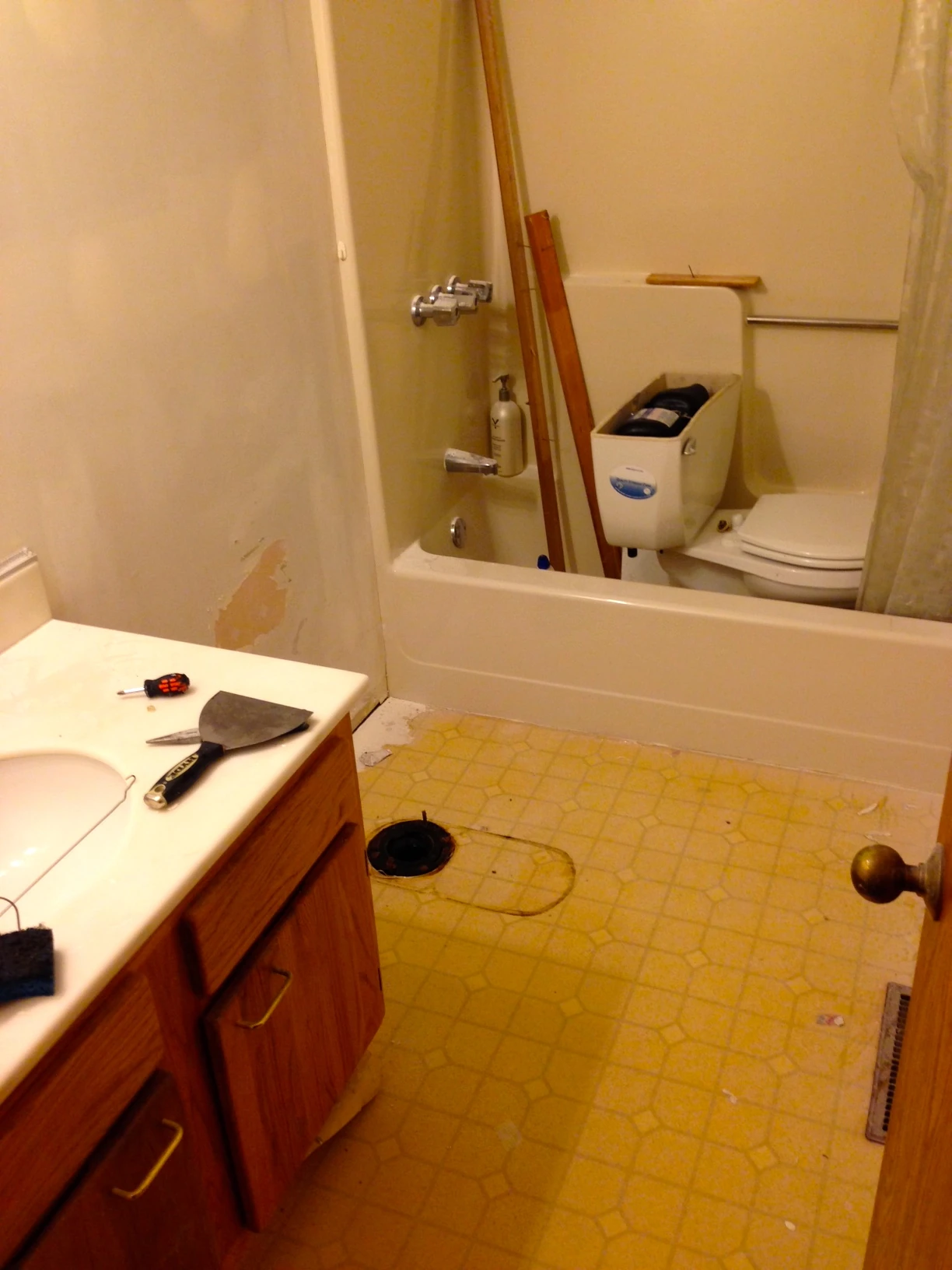 Start of the small bathroom.