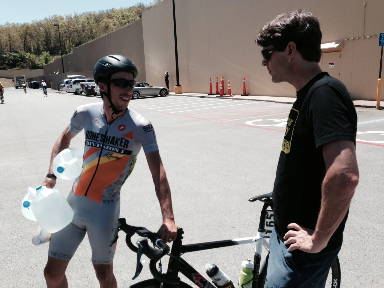 Here&rsquo;s Heath talking to Frankie Andreu. They got back to the Toyota days.