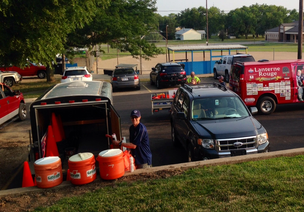 Jeff Unruh, the promoter of all Kansas State Games Cycling events in Kansas, doing his thing.