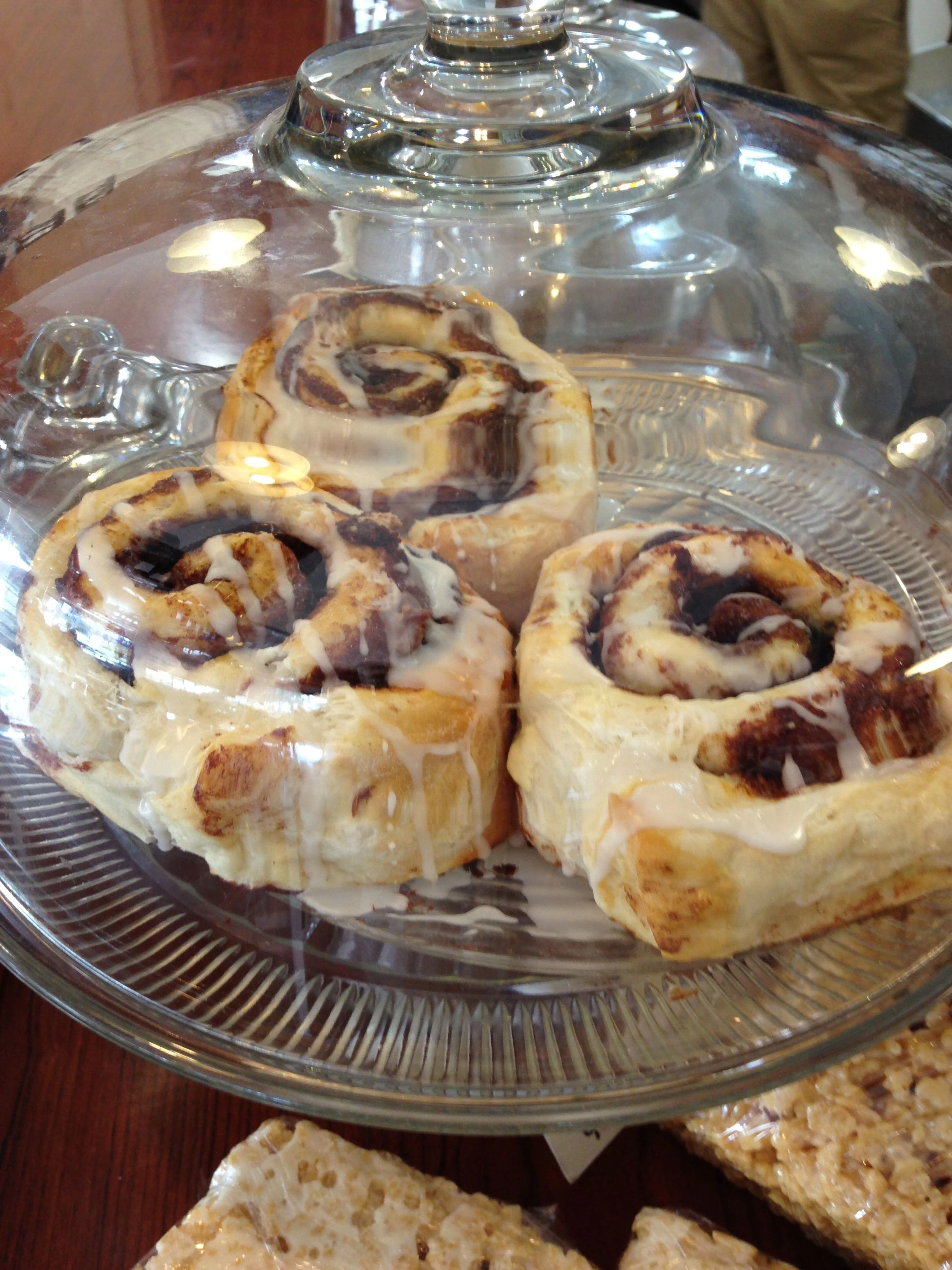 Cinnammon rolls at Alley Cats.