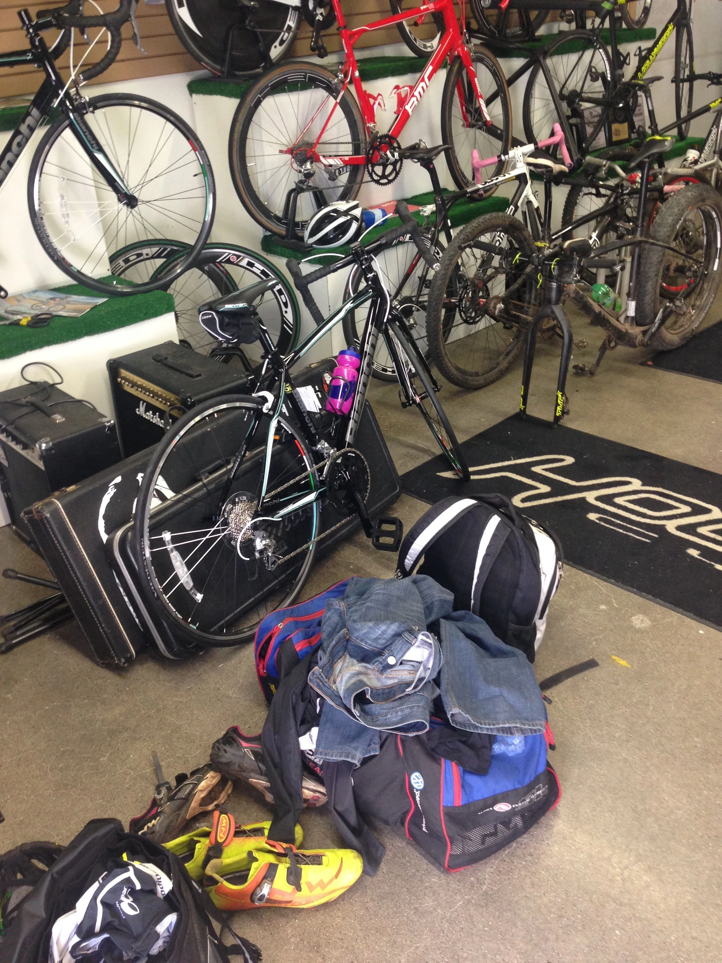 I like going into a bike shop and seeing a pile of post race stuff. Such was the case yesterday at Hollywood&rsquo;s. 