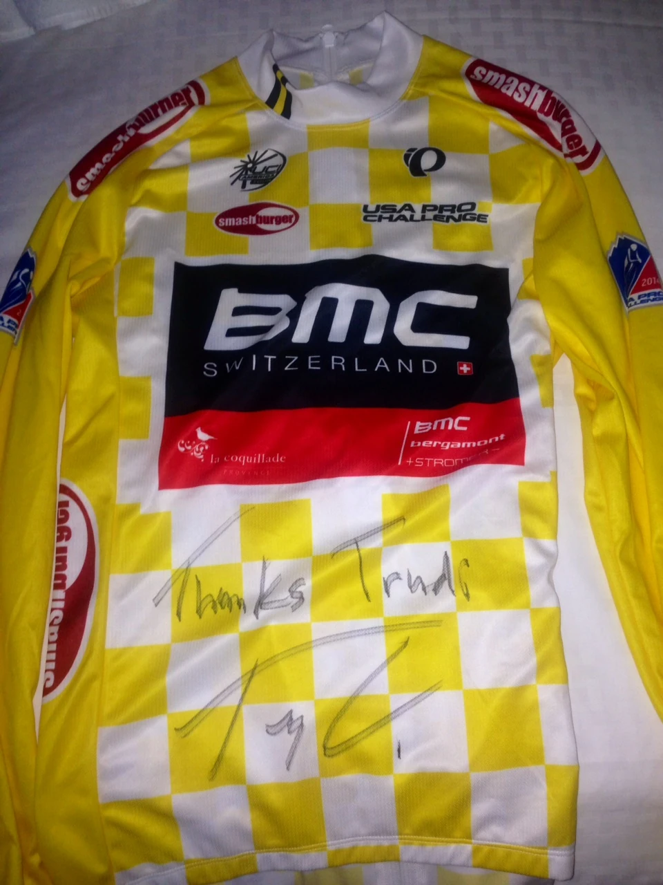 Tejay gave Trudi a signed leader&rsquo;s jersey after the race.