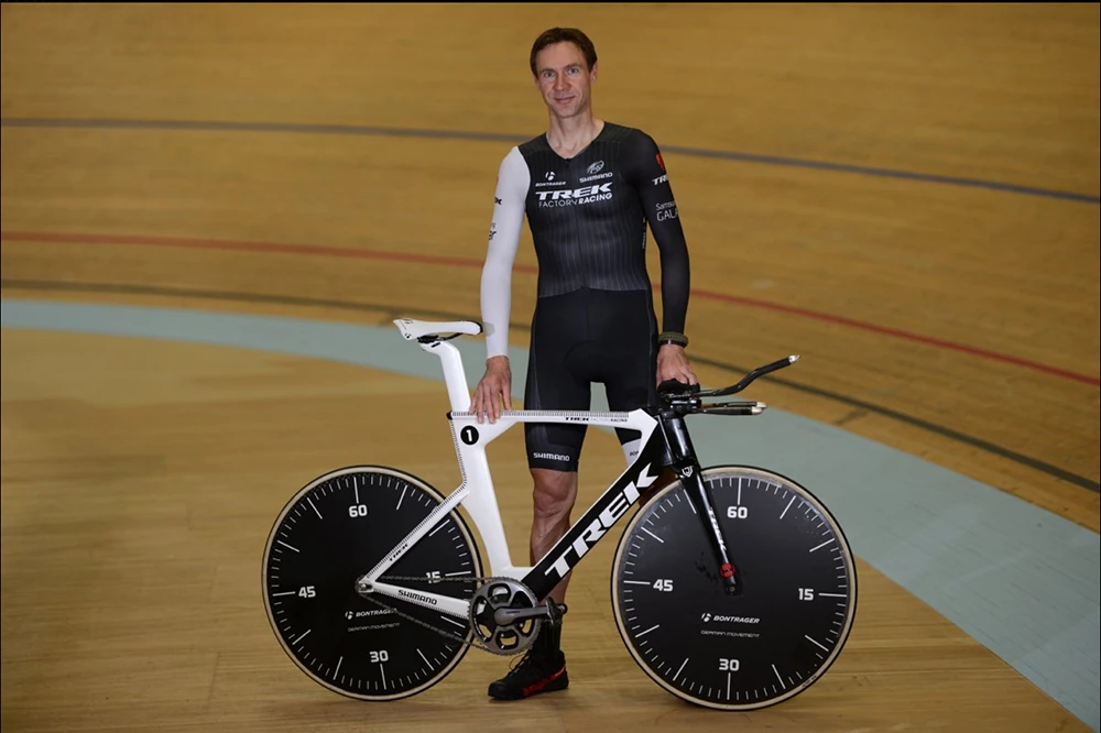 Jen’s and his hour record machine.