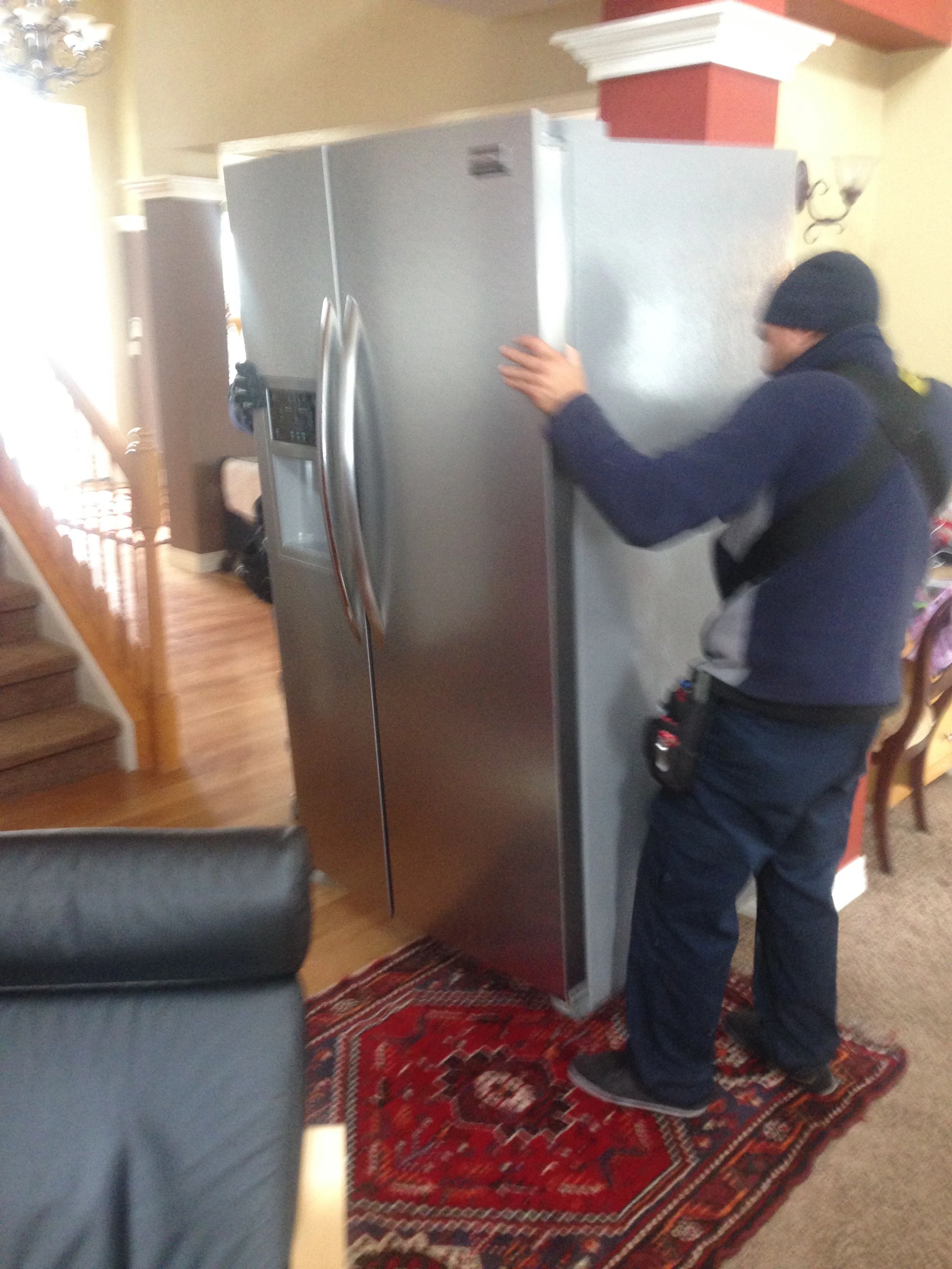 They got a new refrigerator this morning. The moving guys just used a strap over their shoulders to move the old one out and new one back in. Pretty cool.
