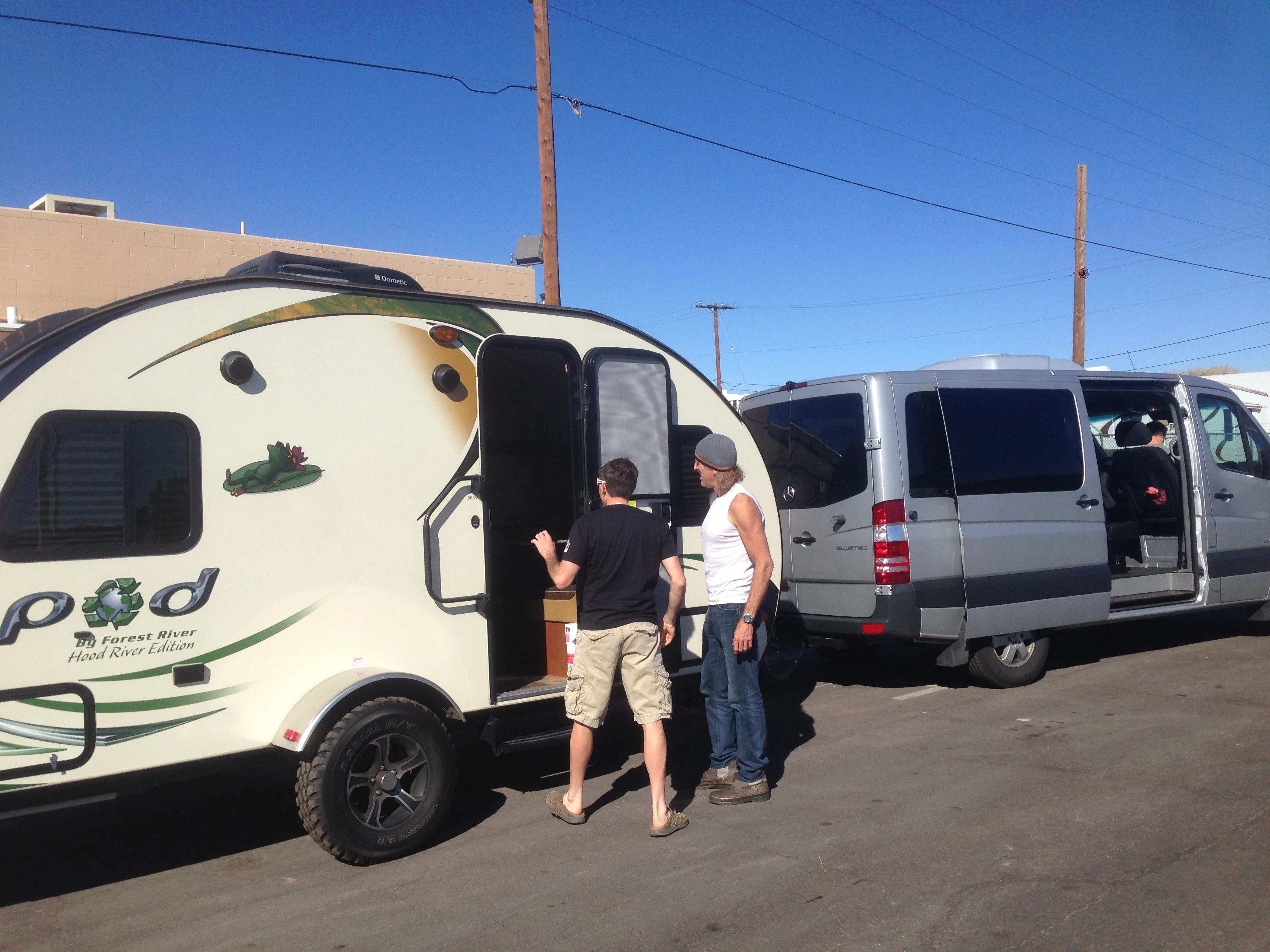 Picking up the trailer.