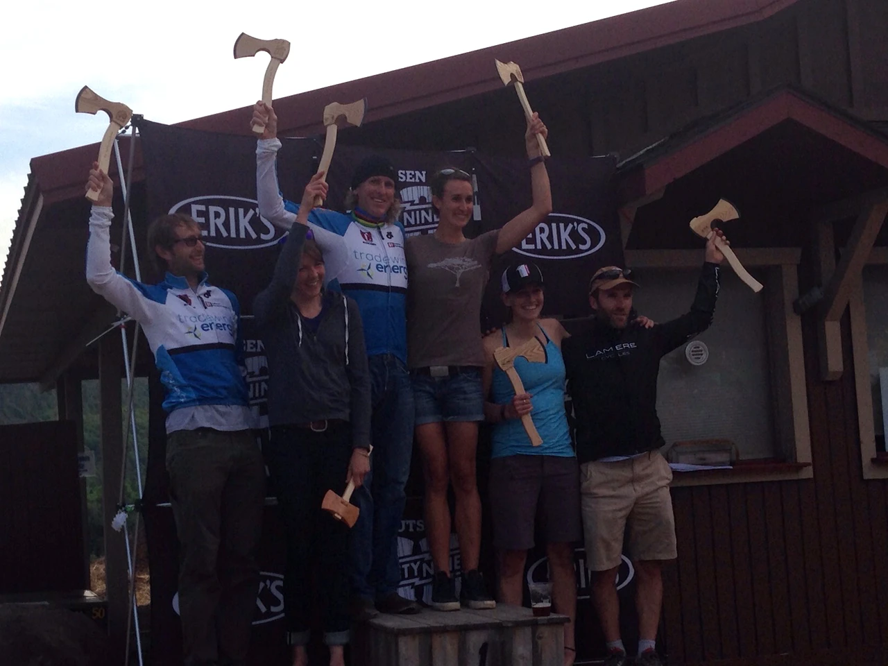 The podium of the overall men&rsquo;s and women&rsquo;s winners.