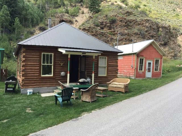 A couple more houses in Red Cliff, right where the gravel starts.