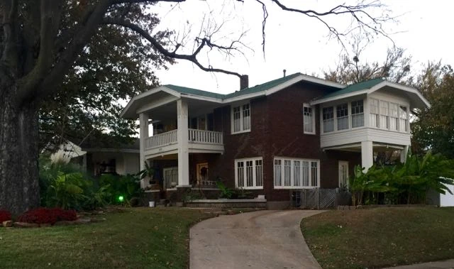 The houses around Owen&rsquo;s Park are super. Notice the temperate vegetation.