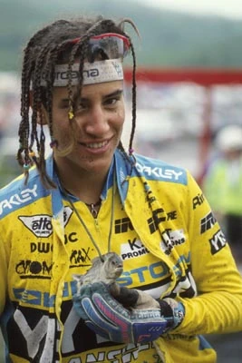 MISSY GIOVE WITH HER DEAD PET PIRHANA "GONZO" 1992.