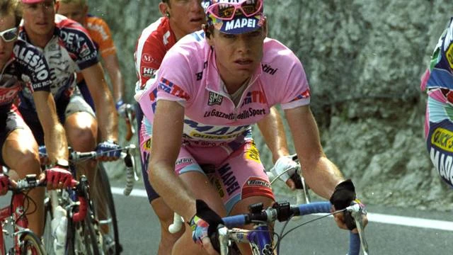 Riding in pink in 2002. Tyler Hamilton is behind him.