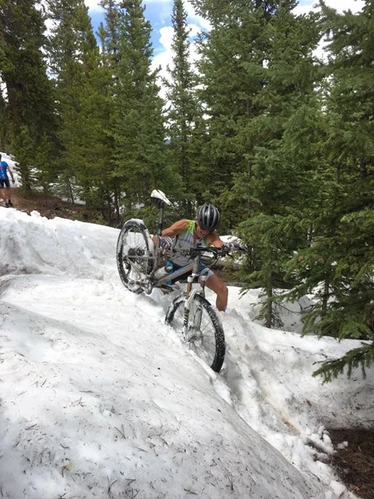 Walking with a bike in the snow is cumbersome.