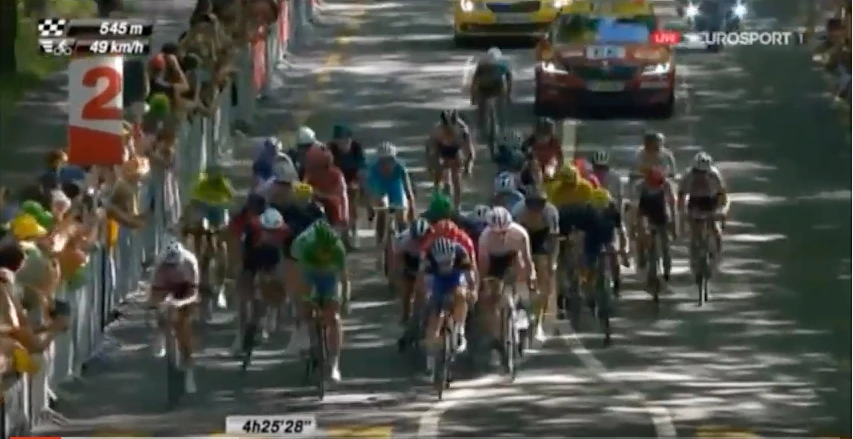 The group around 30 seconds from the finish.