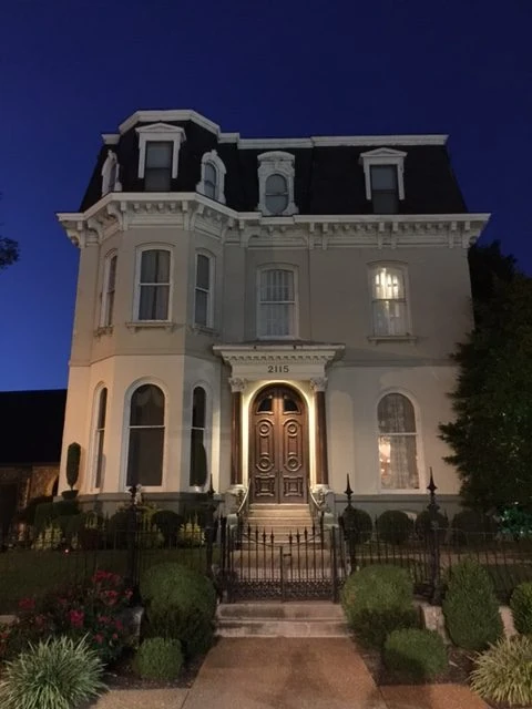 A house right at the start/finish line. The whole park is lined by these.