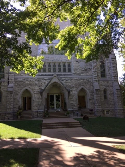 This is the church on the Layfayette Park course that has been turned into condos. I&rsquo;d like to see the inside of the upper units. The ceilings have to be 50 feet high.