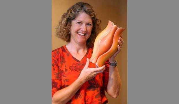 Glenda was the head of the art department at Washburn University. She made beautiful pottery. I am lucky enough to have some.