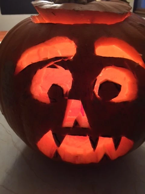 I decided to carve a pumpkin when everyone went on the gravel night ride. It was a bit primitive. 